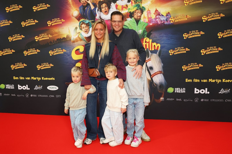 Kiki Rom Colthof en echtgenoot Philippe met kids.