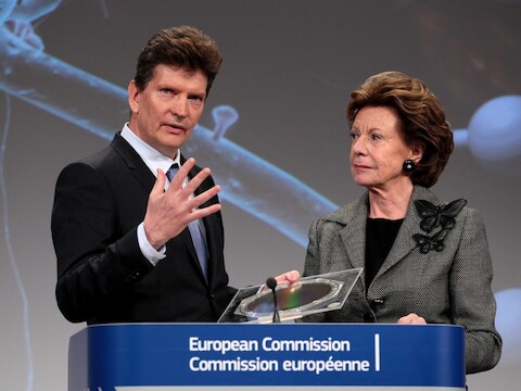 Neelie Kroes (rechts) met professor Henry Markram van het 'Human Brain'-project.