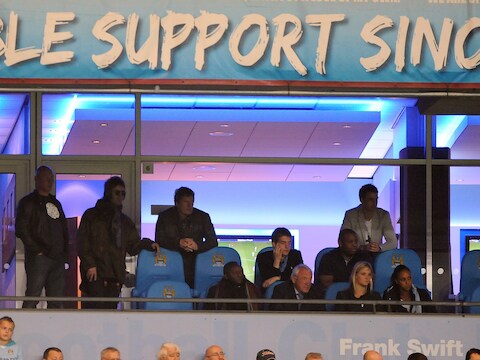 Liam Gallagher deelde een logebox met Kompany's vader en Paul Van Himst.