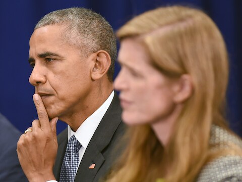 Barack Obama met de Amerikaanse VN-ambassadeur Samantha Power.