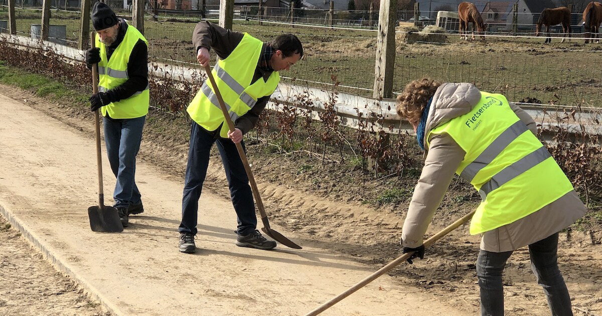 Fietsersbond Haaltert reinigt Wypenstalstraat om aandacht te vragen ...