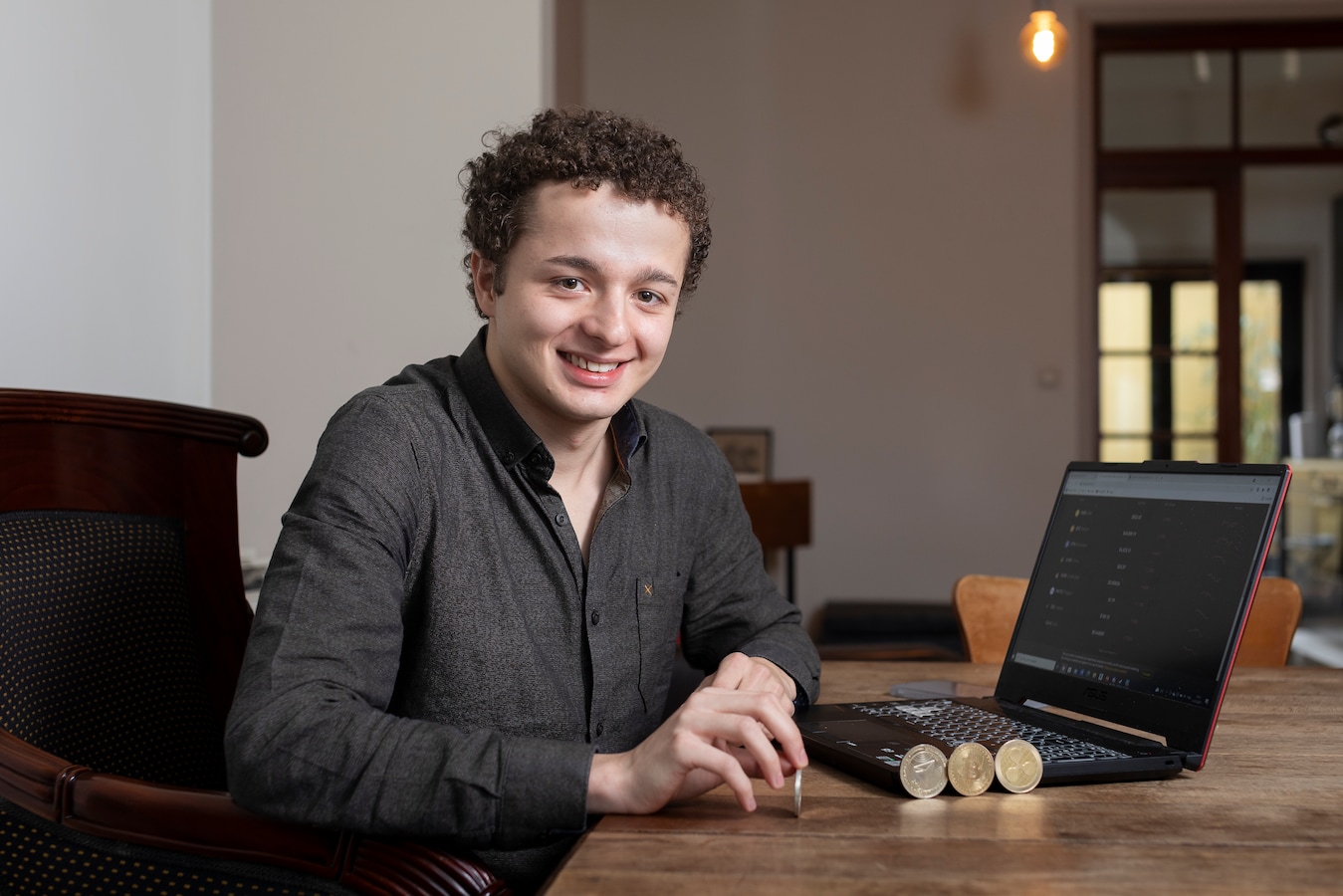 JONGEREN EN CRYPTO. De altcoins van Ilias stegen al 50 maal in waarde. Zijn  advies: “Blijf altijd weg van influencers” | Foto | hln.be