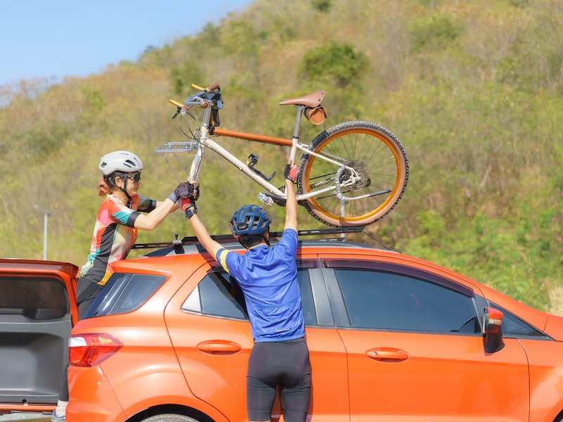 Opgelet: zelfs bij een full omnium is je fiets op de trekhaak of op het dak van je auto niet per se verzekerd tegen schade