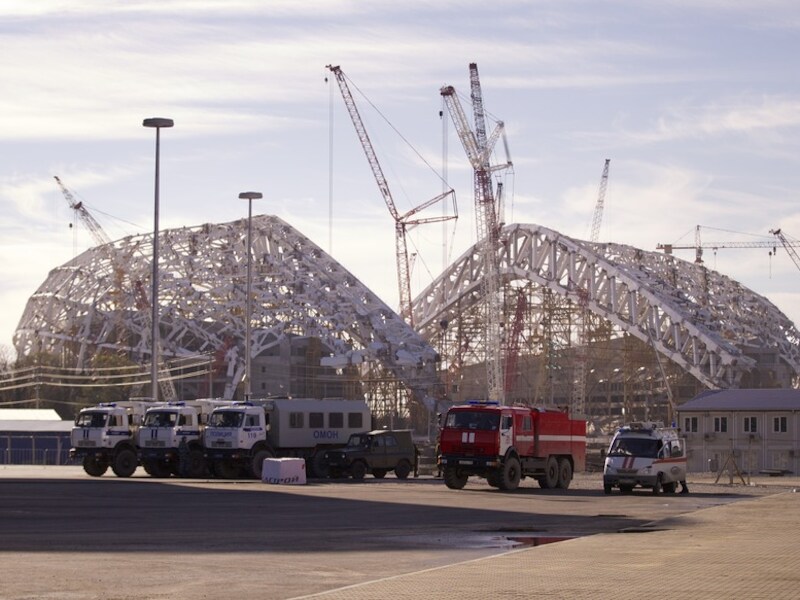De constructie van het Olympische stadion Fisht.