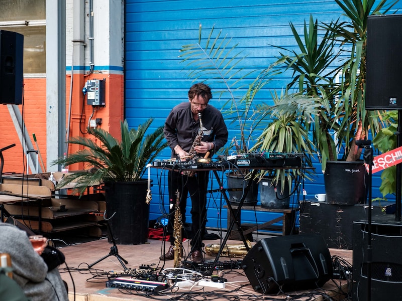 Ook saxofonist Mattias De Craene brengt een programma van elektronica en sound art.