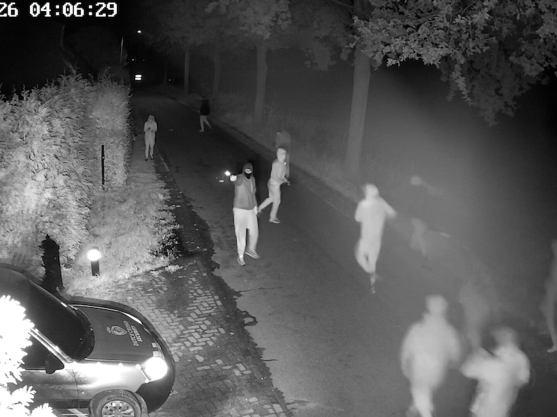 Beelden van de schietpartij in Overasselt. Drie verdachten zijn nu opgepakt bij Gent.