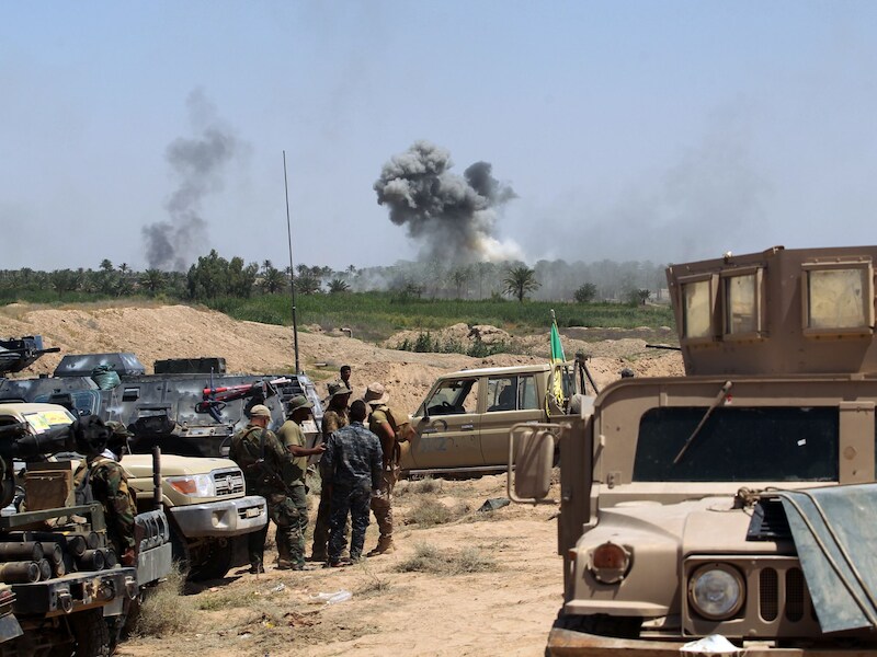 Iraakse regeringstroepen bestoken Fallujah.