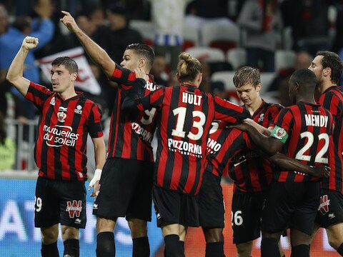 De spelers van Nice vieren een doelpunt