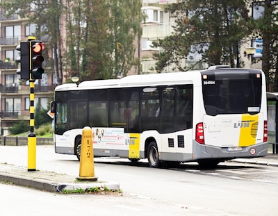 Bijna alle busritten in het buitengewoon onderwijs korter dan 90 minuten: “Maar huidige systeem stoot op zijn grenzen”