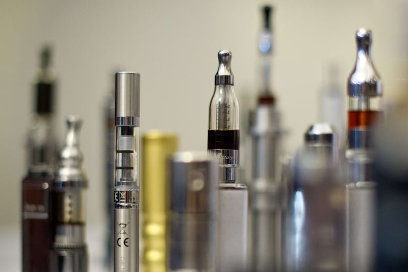 Ook e-sigaret zonder nicotine is schadelijk: deze smaken zijn giftig | Weer  & Wetenschap