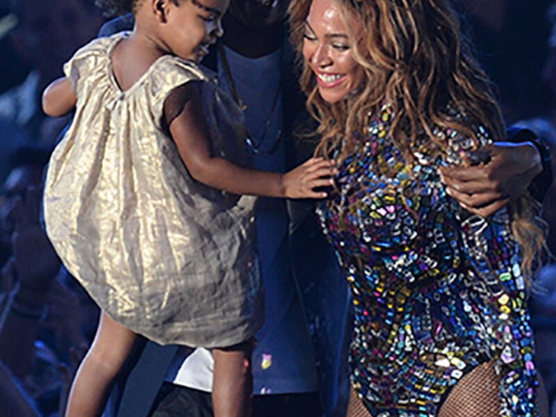 Jay-Z en dochter Blue Ivy bezochten Beyoncé op het podium.