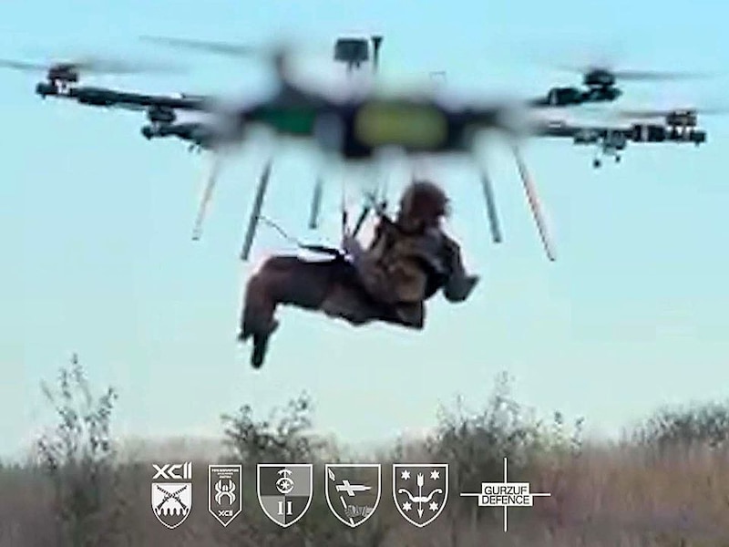 Konstantyn Vlasenko werd na bijna 500 dagen uit het frontgebied gered met een zware transportdrone. 