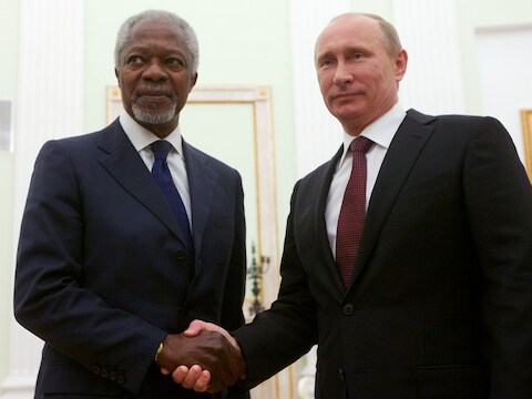 VN-gezant Kofi Annan op bezoek bij president Poetin