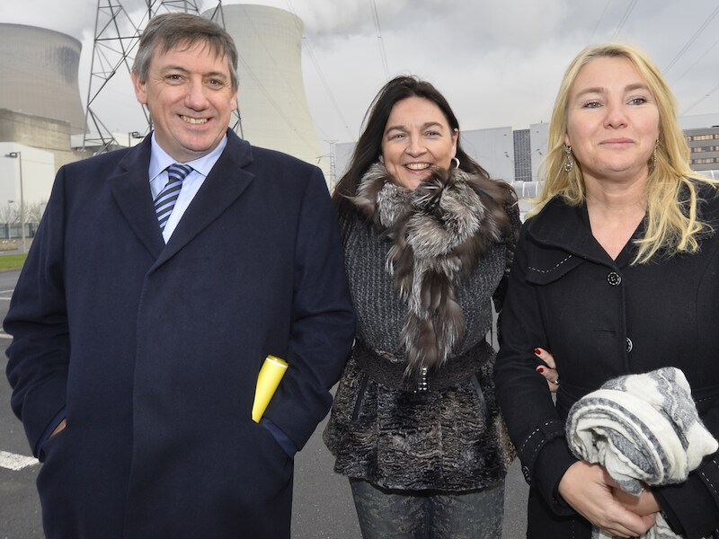 Minister van Binnenlandse Zaken Jan Jambon (N-VA), minister van Energie Marie Christine Marghem (MR) en de Nederlandse minister van Infrastructuur en Milieu Melanie Schultz (VVD) vandaag bij hun bezoek aan Doel.