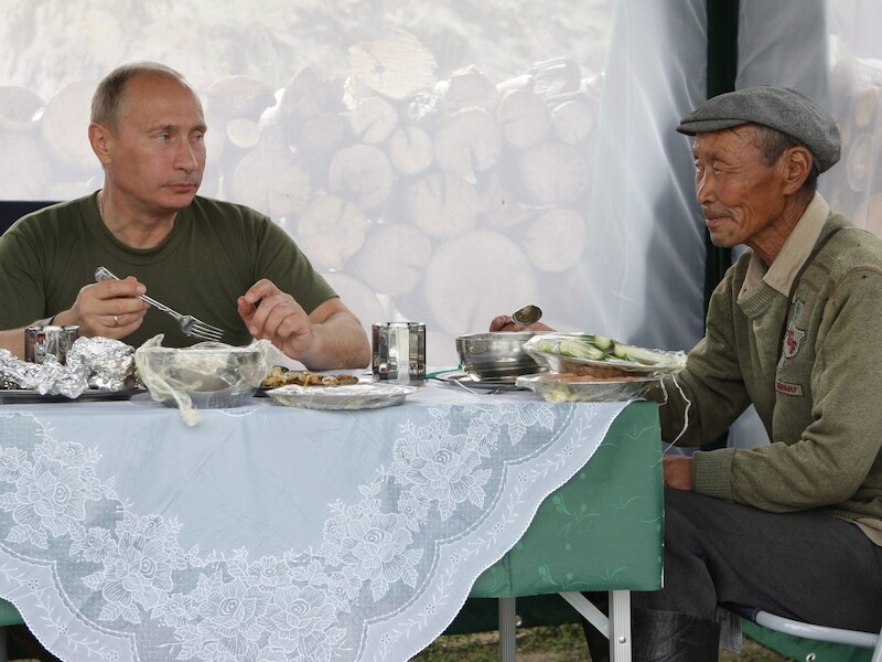 Aan tafel met Vladimir Poetin.