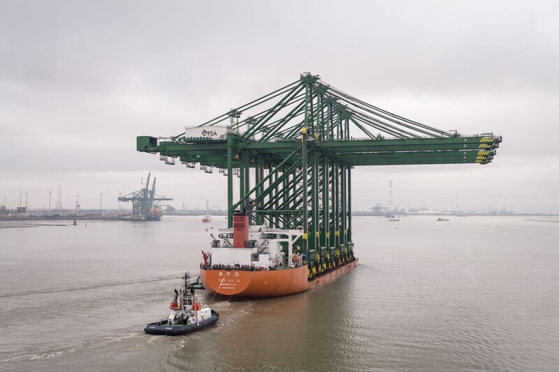 Antwerpse Haven Haalt Zwaar Geschut Binnen Vijf Kolossale Kranen 