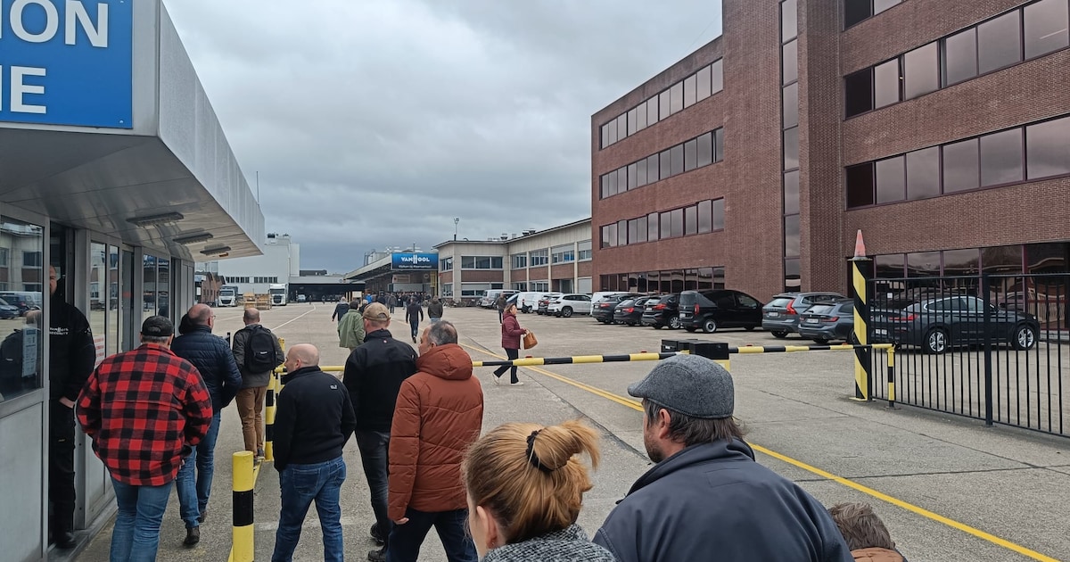 Busbouwer Van Hool gaat een week langer aan ‘snelle doorstart’ werken ...