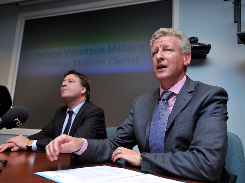 Ludwig Van Der Veken met defensieminister Pieter De Crem.