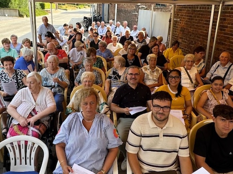 Op 15 augustus telde men 82 parochianen op de Mariaviering aan de Witte Kapel, terwijl wat verder de kerkdeur op slot bleef.