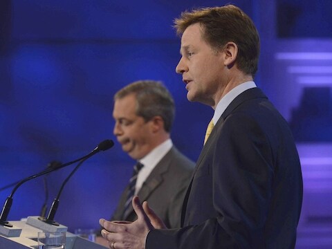 Nick Clegg (rechts) en Nigel Farage tijdens het debat.