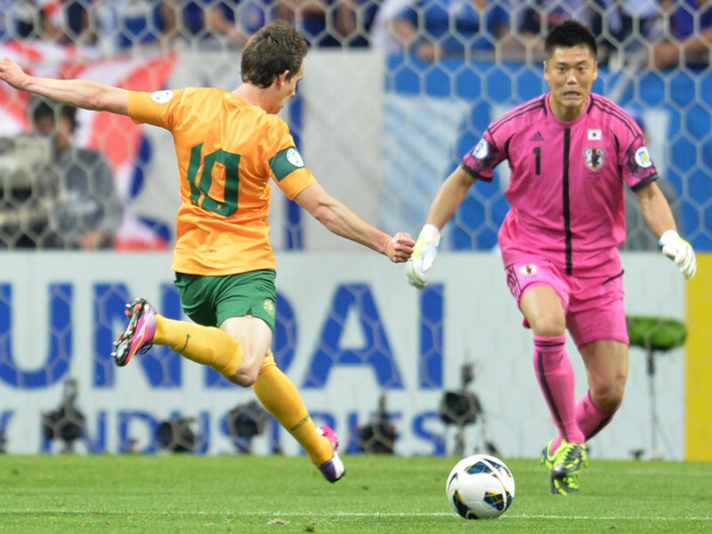 Doelman Eiji Kawashima in actie tegen Australië