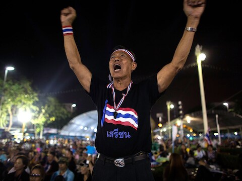 Een anti-regeringsdemonstrant in Bangkok vandaag.