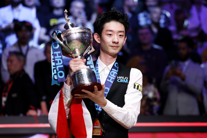 De op één na jongste ooit: Chinese revelatie Wu Yize (22) kroont zich ...