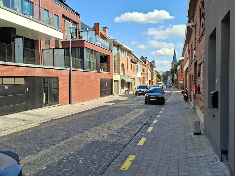 Parkeerstrook geschrapt voor inrit van garages: “Terwijl de parkeerdruk nu al hoog is”     