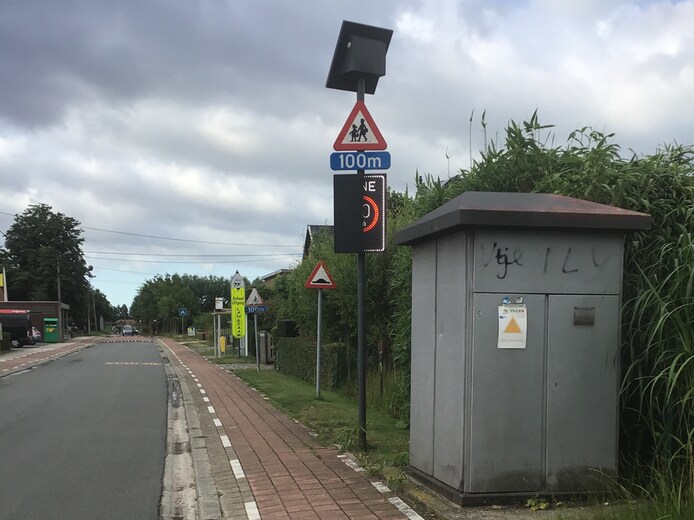 Zone 30-bord aan Gemeentelijke Basisschool Wippelgem defect | Evergem ...