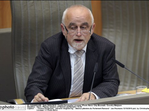 Ook parlementsvoorzitter Peumans gaat zijn kennis van het Frans bijschaven.