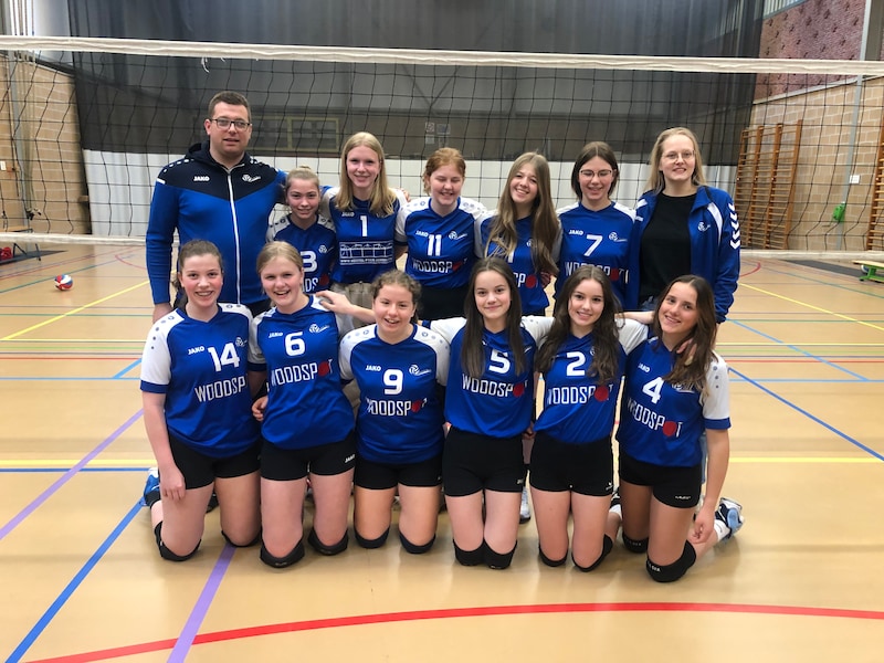 Volleybalmeisjes U15a van WOVo Malle zijn kampioen