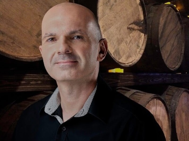 Fred Cloet van Mundi Vinum in Herent, dat zijn tiende verjaardag viert.