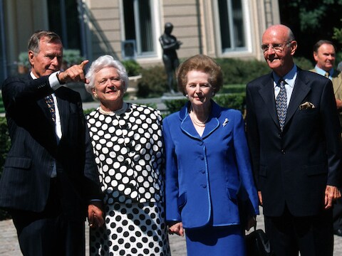 Roger De Clerck tijdens zijn 75e verjaardag met o.a. George en Barbara Bush en Margaret Thatcher.