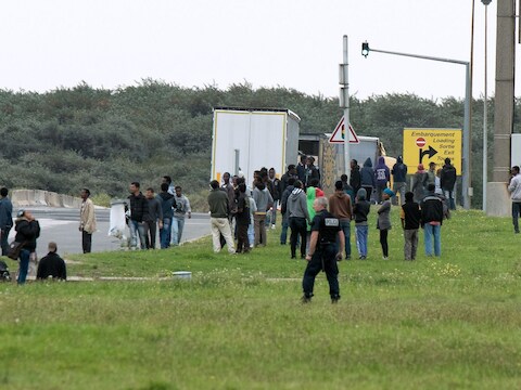 Vluchtelingen proberen via Calais Groot-Brittannië binnen te geraken.