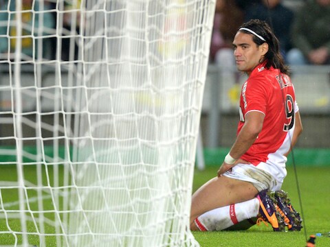 Radamel Falcao moet een wedstrijd missen.