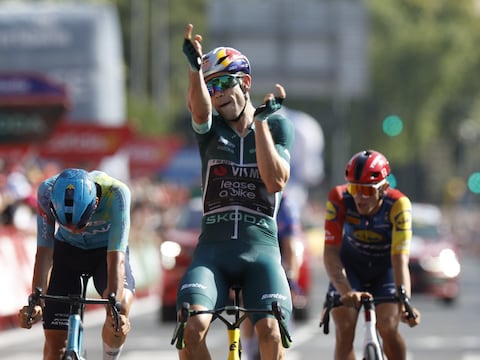 Daar is nummer twee! Wout van Aert slaat ook in Cordoba toe, Thibau Nys is derde: “We wilden het peloton vandaag verrassen”