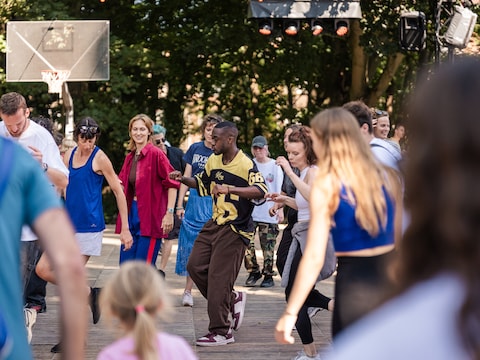 Dansen in ’t Park in Sint-Amandsberg.