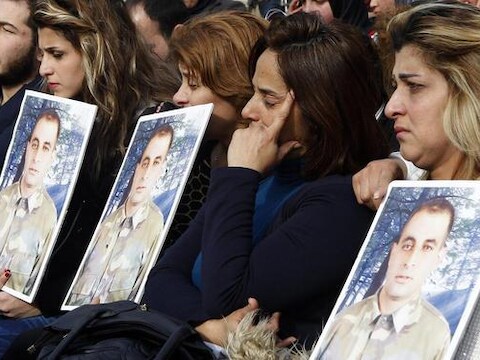 Familie van de Libanese soldaat Seif Thebian, die momenteel in handen is van IS
