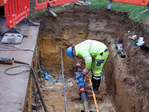 Door de aanleg van een nieuwe waterleiding zal de straat ruim een week afgesloten zijn.