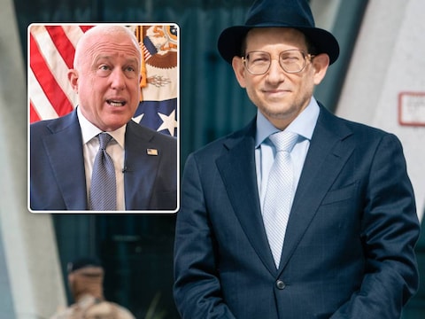Moshe Friedman uit Antwerpen heeft de Amerikaanse ambassadeur Bill White (inzet) rechtstreeks gedagvaard wegens laster en eerroof, bedreigingen en poging tot afpersing. 