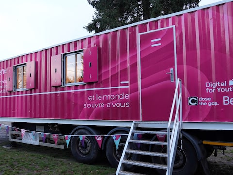 De Belfius Digitruck staat deze zomer aan het Netepark in Herentals.