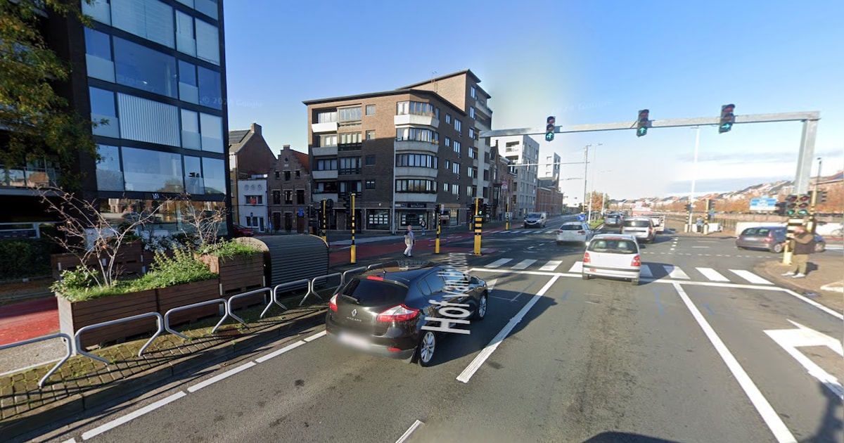 Kop-staartbotsing met vier auto’s op Mechelse ring (R12): geen gewonden