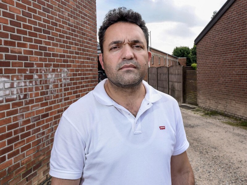 Steeds meer klanten bleven weg uit de zaak van Hasan Yetik (42) omdat zijn zoon naar een Lucerna-college gaat. De school maakt deel uit van de beweging van Gülen.