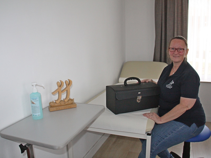 Jill Dekeyser uit Diksmuide is 15 jaar zelfstandig thuisverpleegkundige en start een verpleegpost met een extra twist: een gezellige eigen bibliotheek