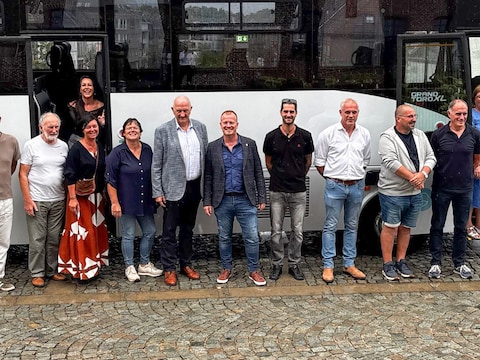 De autobus dient voor sportkampen, speelpleinwerking, schooluitstappen en andere activiteiten voor kinderen.
