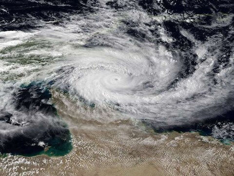 Cycloon Ita als een storm van categorie vijf, het maximum.