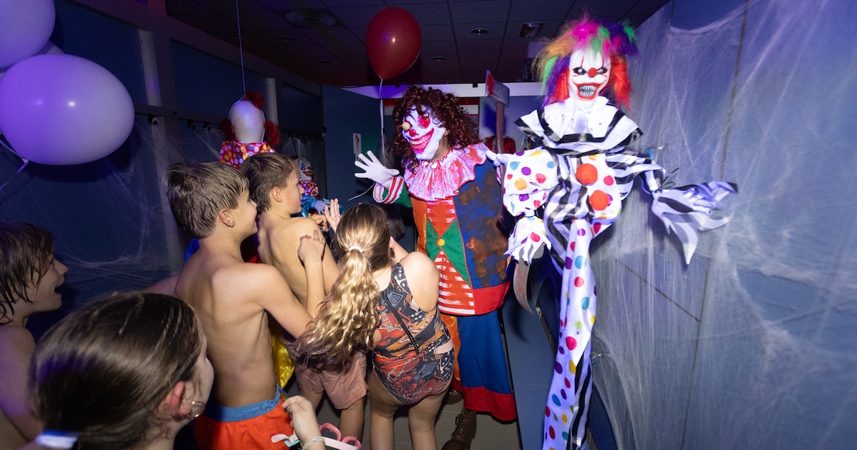 IN BEELD. Gillende spoken en duikende vampiers: zo zag het Griezelzwemmen in Kapermolen eruit