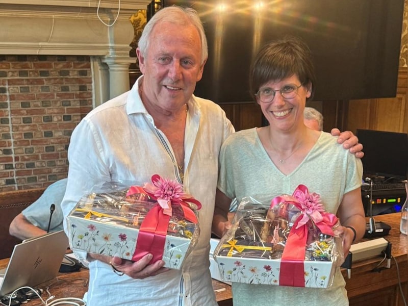 Gemeenteraad kent eretitels toe aan voormalige schepenen Ronny Somers en Tinneke Huyghe