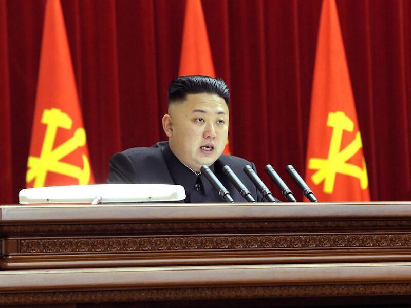 Kim Jong-un zondag tijdens het houden van zijn toespraak.