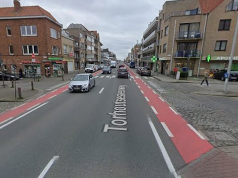 Het ongeval vond plaats op het kruispunt van de Torhoutsesteenweg en Kastanjelaan in Oostende.
